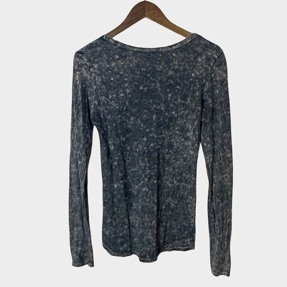 Daytrip Y2K Gray Acid Wash Skull Stud Graphic Long Sleeve Top Medium Grunge - Picture 6 of 10